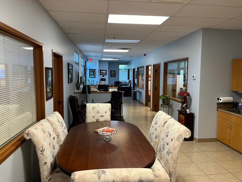 More Photos Of 42104 N Venture Dr, Anthem Medical For Sale