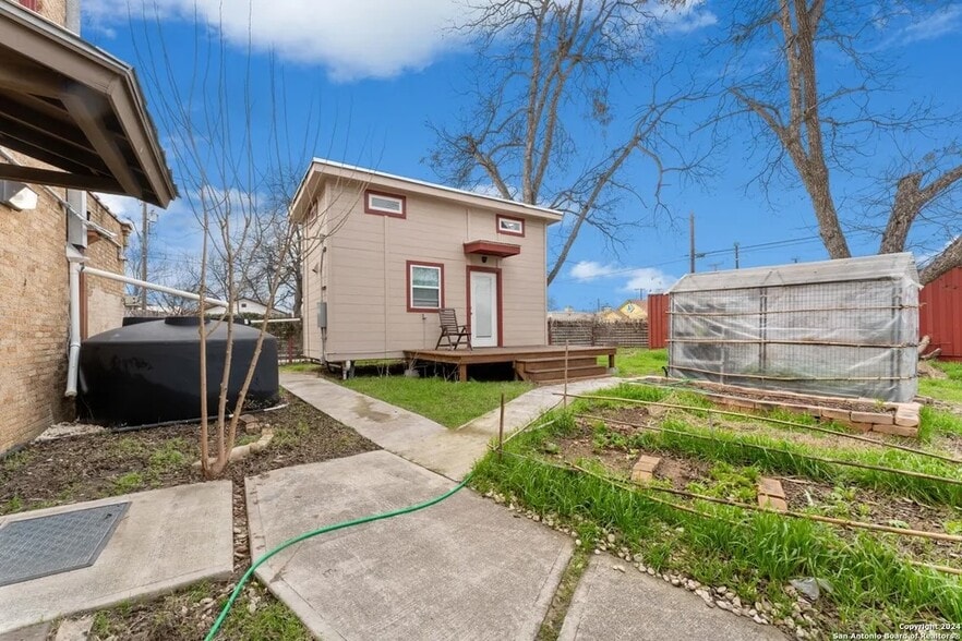 More Photos Of 2323 Buena Vista St, San Antonio Freestanding For Sale