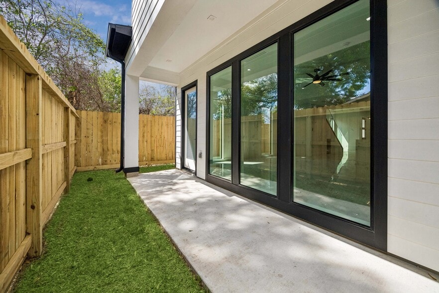 More Photos Of 4710 Sharon St, Houston Multifamily For Sale