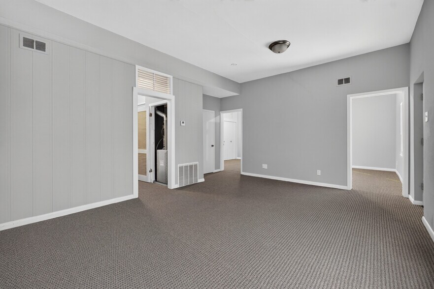 More Photos Of 10263 Lackland Rd, Overland Office For Lease
