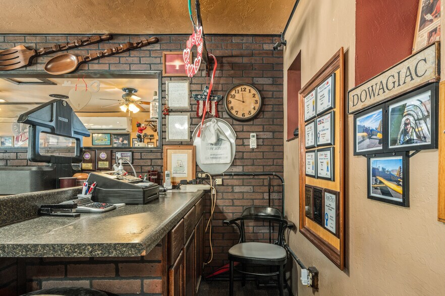 More Photos Of 637 S Commerce Ave, Sebring Restaurant For Sale