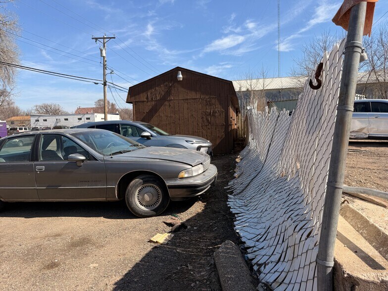More Photos Of 14 Acker St W, Saint Paul Auto Repair For Lease
