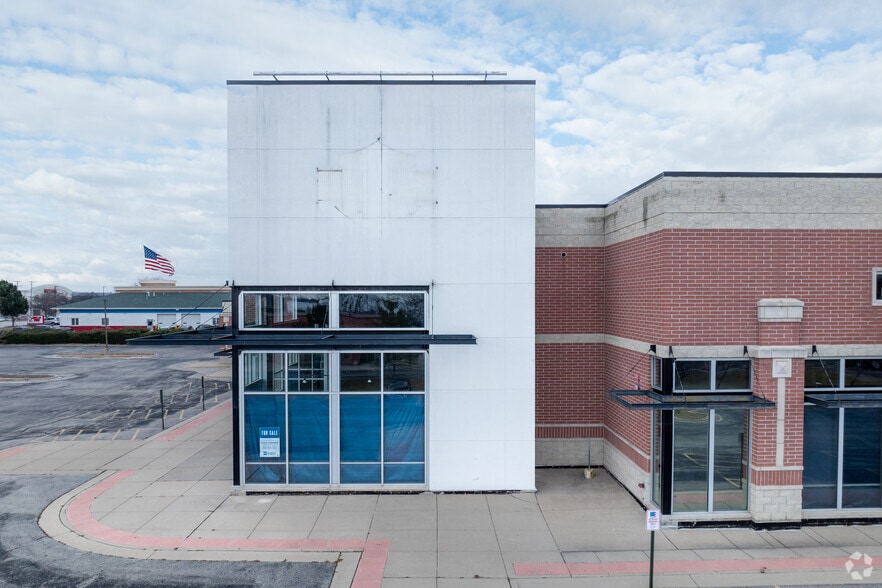 More Photos Of 2015 N Rand Rd, Palatine Auto Dealership For Sale