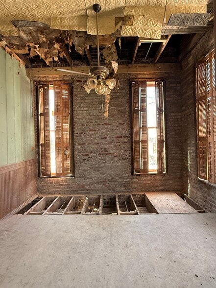 More Photos Of 203-207 S College St, Waxahachie Storefront Retail Office For Lease