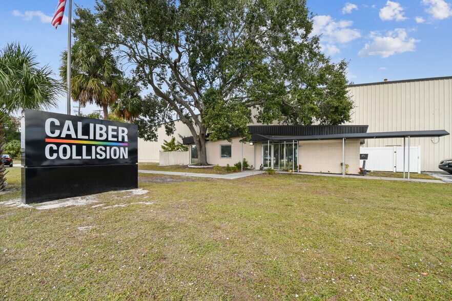 More Photos Of 4811 W Sligh Ave, Tampa Warehouse For Lease