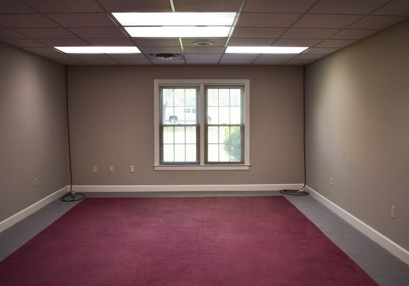 More Photos Of 2010 Elmer Pogue Dr, Columbia Office For Lease