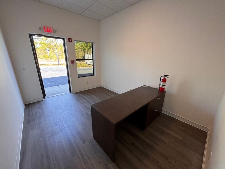 More Photos Of 877 NE 27th Ln, Cape Coral Distribution For Lease