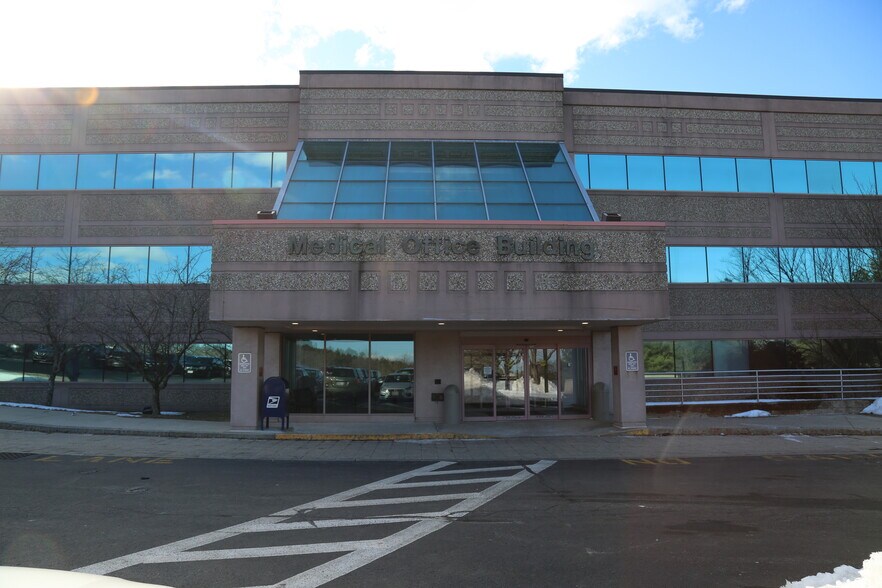 More Photos Of 3 Woodland Rd, Stoneham Medical For Sale