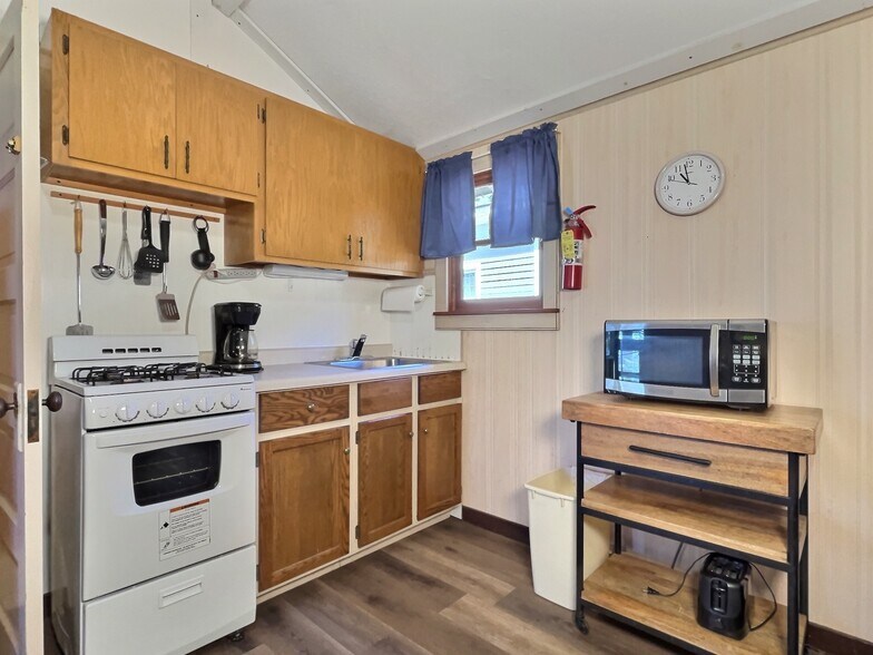 More Photos Of 8475 Hillcrest Ln, Saint Germain Hotel For Sale