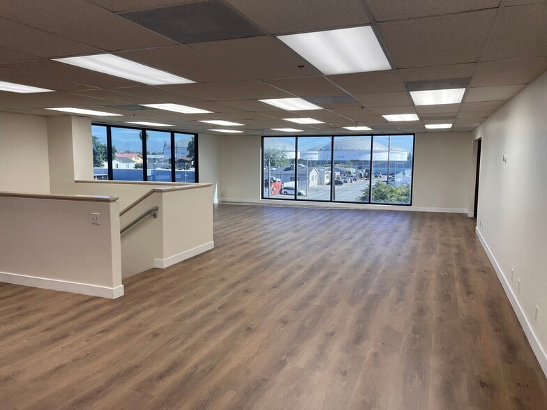More Photos Of 2280 E Curry St, Long Beach Manufacturing For Lease