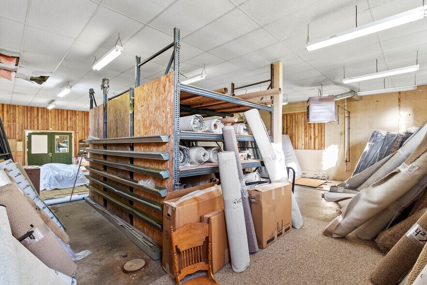 More Photos Of 147 S Springfield St, Saint Paris General Retail For Sale