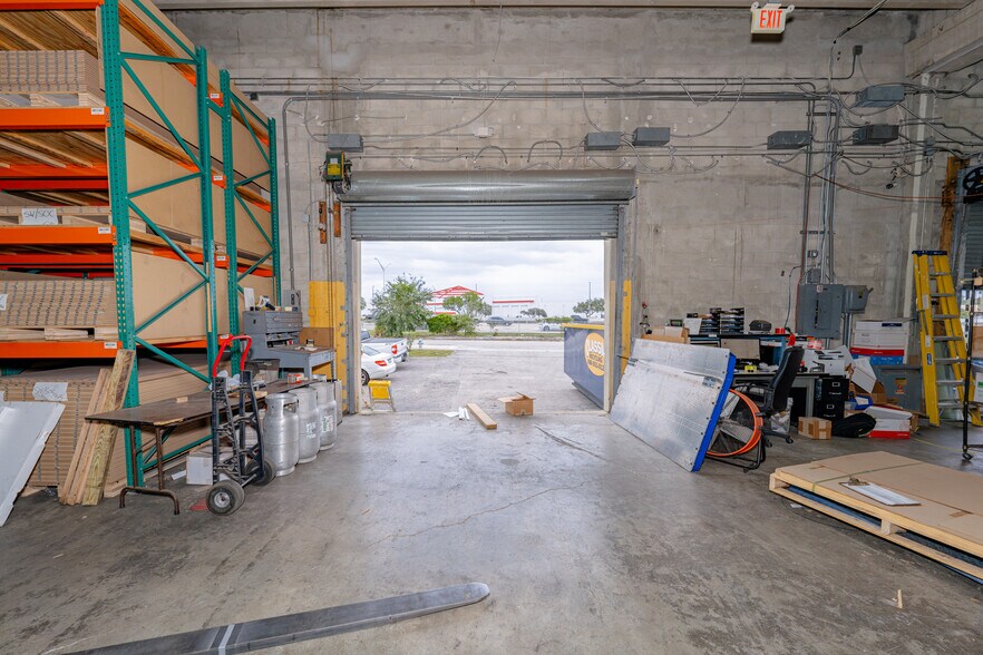 More Photos Of 4000 N 28th Ter, Hollywood Warehouse For Lease
