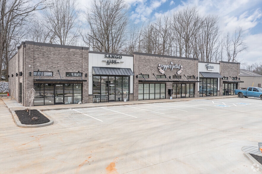More Photos Of 2862 Highway 41A S, Clarksville Storefront Retail Office For Lease
