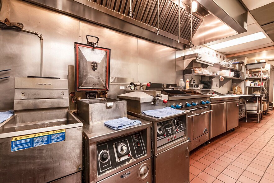 More Photos Of 1607-1609 10th St, Monroe General Retail For Sale