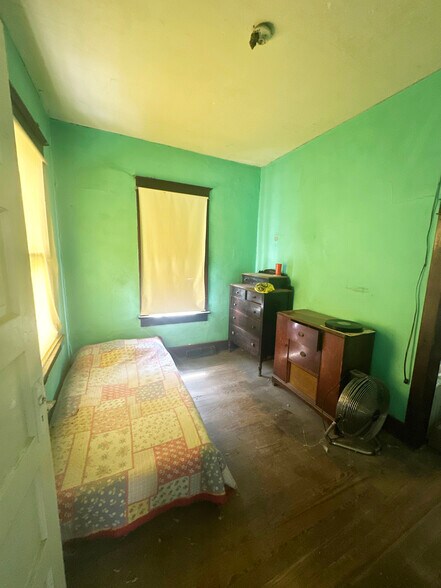 More Photos Of 1001 Crawford St, Tilden Specialty For Sale