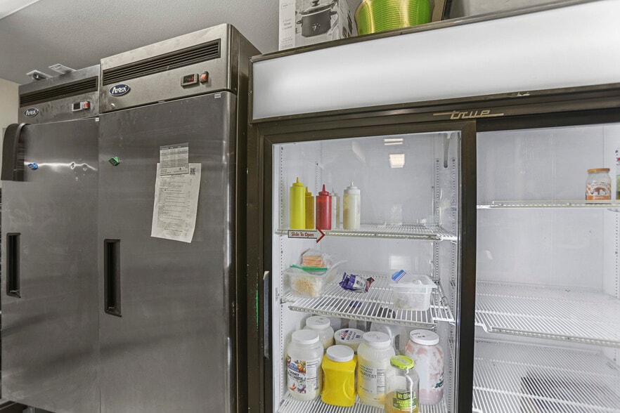 More Photos Of 31815 E Historic Columbia RI Hwy, Troutdale Convenience Store For Sale