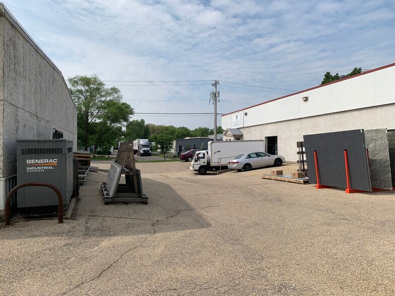 More Photos Of 4610 Femrite Dr, Madison Warehouse For Lease