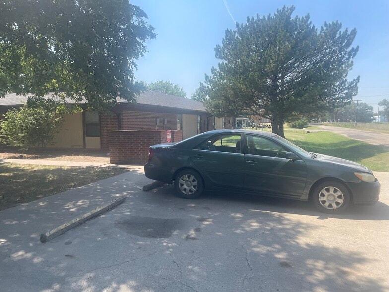More Photos Of 410 N Fisher St, Glasco Apartments For Sale