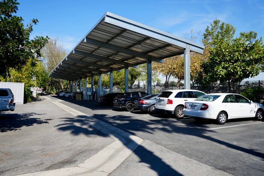 More Photos Of 321 N Rampart St, Orange Office For Lease