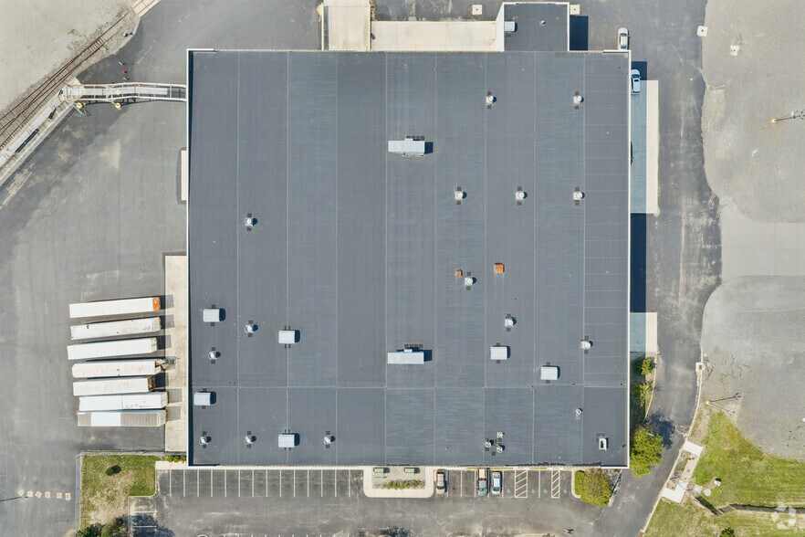 More Photos Of 300 Progress Ct, Logan Township Warehouse For Lease