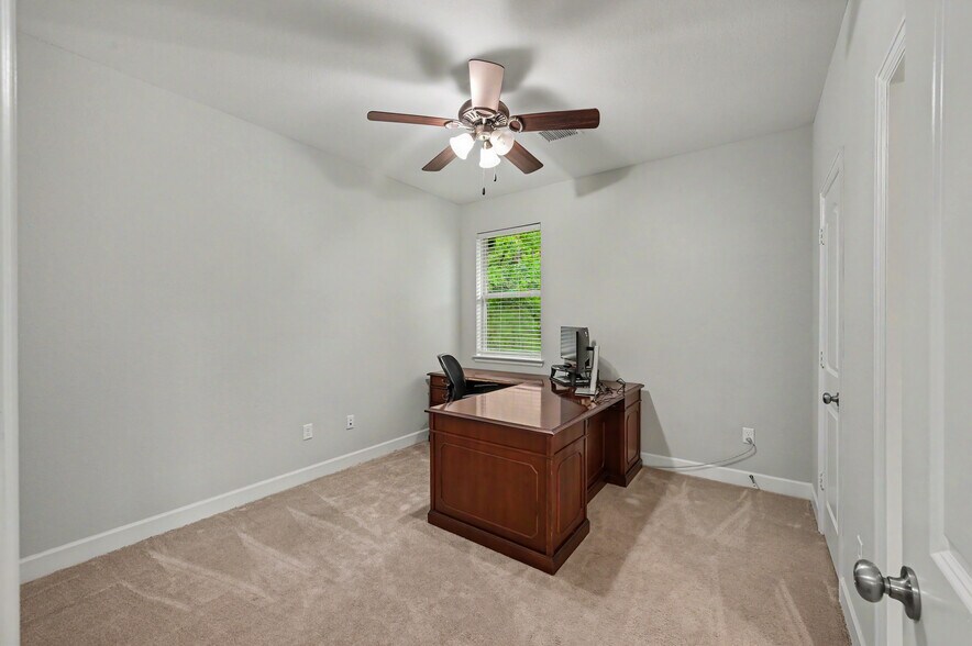 More Photos Of 5155 W Davis St, Conroe Medical For Lease