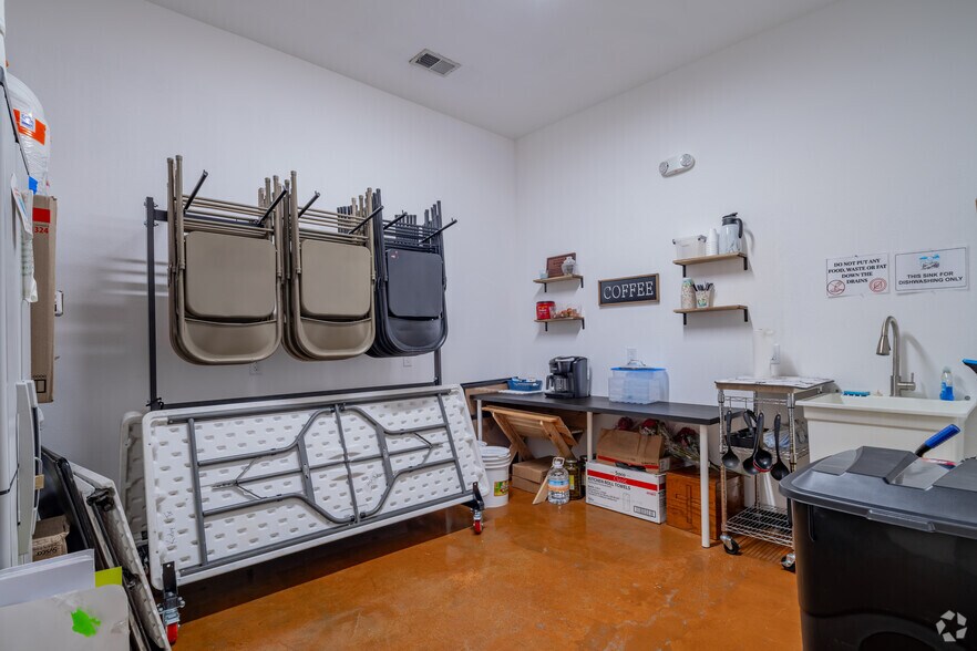 More Photos Of 4801-4809 Lakebend West Dr, San Antonio Freestanding For Sale