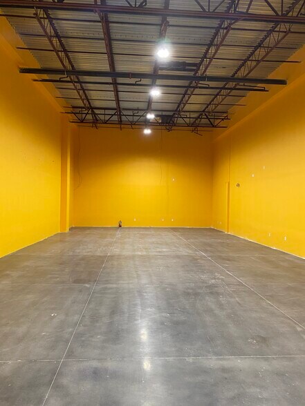 More Photos Of 8010 Sunport Dr, Orlando Light Distribution For Sale