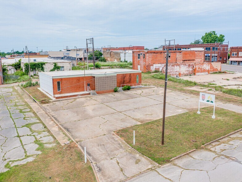 Primary Photo Of 111 N 4th St, Seminole Office For Sale