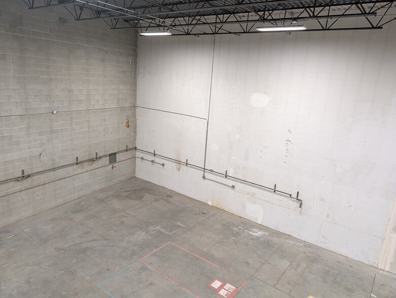 More Photos Of 4694-4696 S 200 W, Salt Lake City Light Manufacturing For Lease