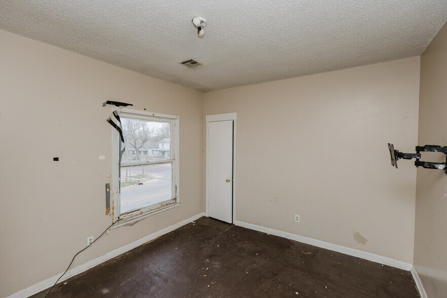 More Photos Of 123 E Madison Ave, Arkansas City Apartments For Sale