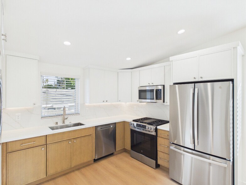 More Photos Of 11967 Bray St, Culver City Apartments For Sale