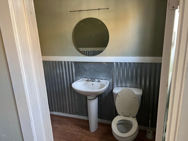 More Photos Of 2375-2395 S Downing St, Denver Freestanding For Lease