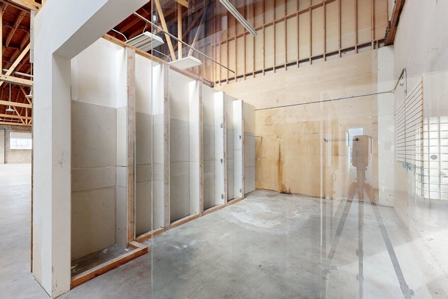 More Photos Of 1035 Murray St, Berkeley Showroom For Lease