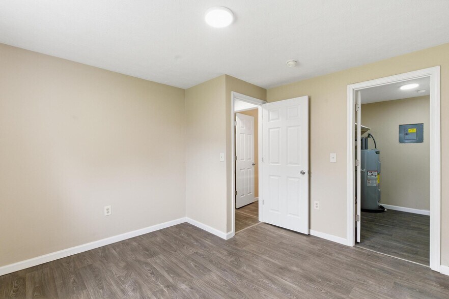 More Photos Of 1631 Jackson Ln, Middletown Multifamily For Sale
