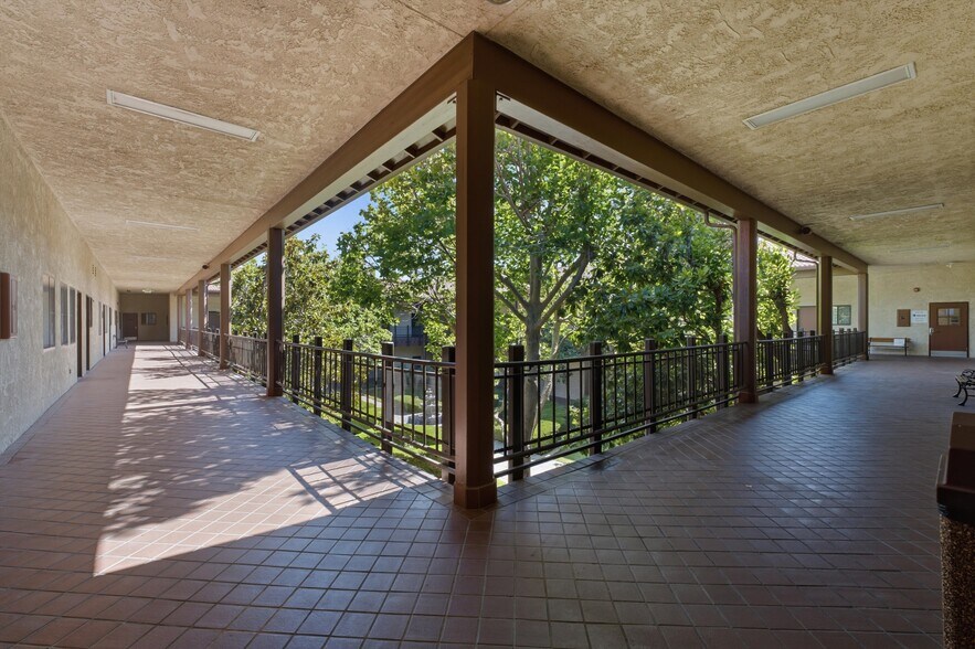 More Photos Of 44725 10th St W, Lancaster Medical For Lease