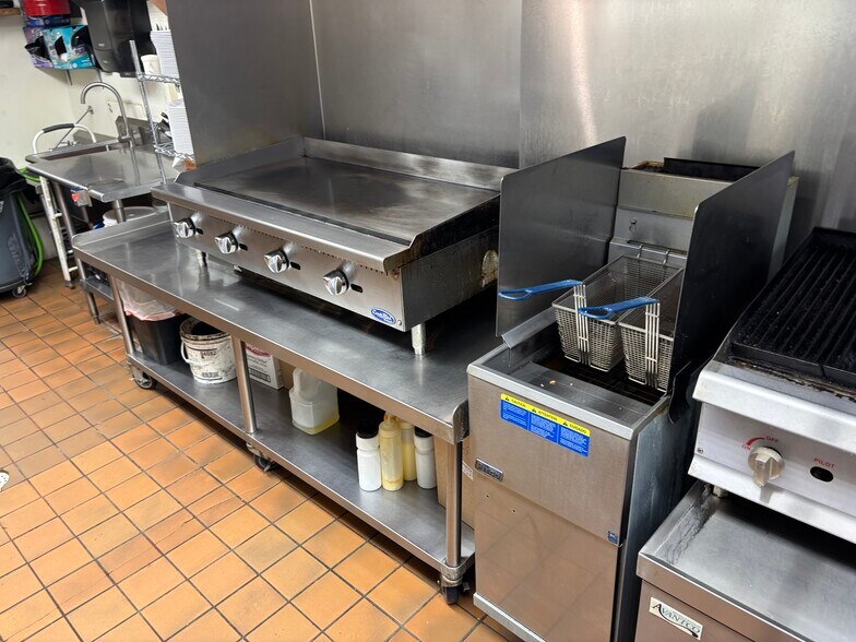 More Photos Of 140 E 12th St, Imperial Restaurant For Sale