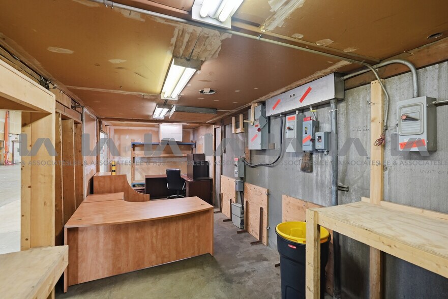 More Photos Of 18788 96th Ave, Surrey Warehouse For Lease