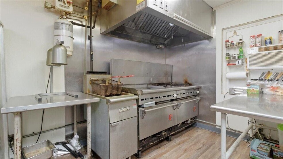 More Photos Of 1027 Porter Wagoner Blvd, West Plains Restaurant For Sale