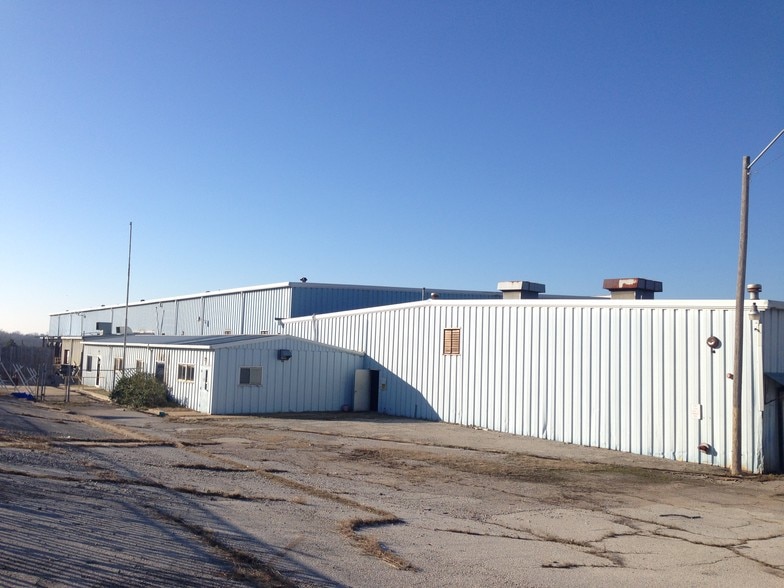 More Photos Of 400 N Harvey St, Seminole Manufacturing For Lease