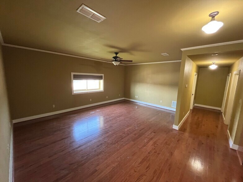 More Photos Of 14555 Hwy 75, Van Alstyne Distribution For Lease