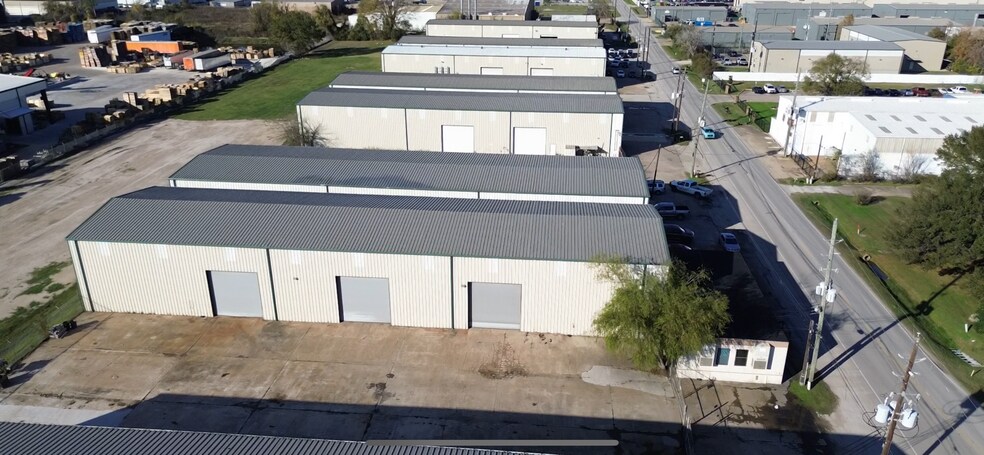 More Photos Of 5719 Cunningham Rd, Houston Unknown For Lease