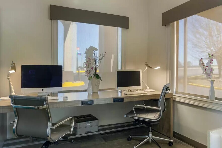 More Photos Of 820 Shoney's Dr, Ashburn Hotel For Sale