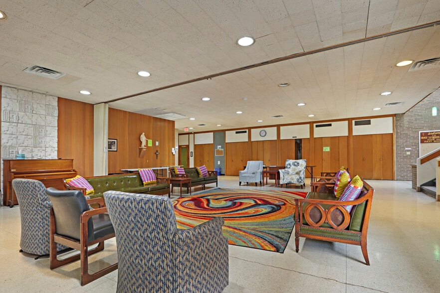 More Photos Of 2006 60th St, Kenosha Religious Facility For Sale