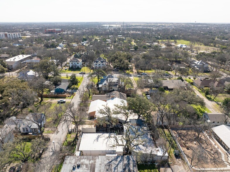 More Photos Of 121 Scott St, San Marcos Office Residential For Sale