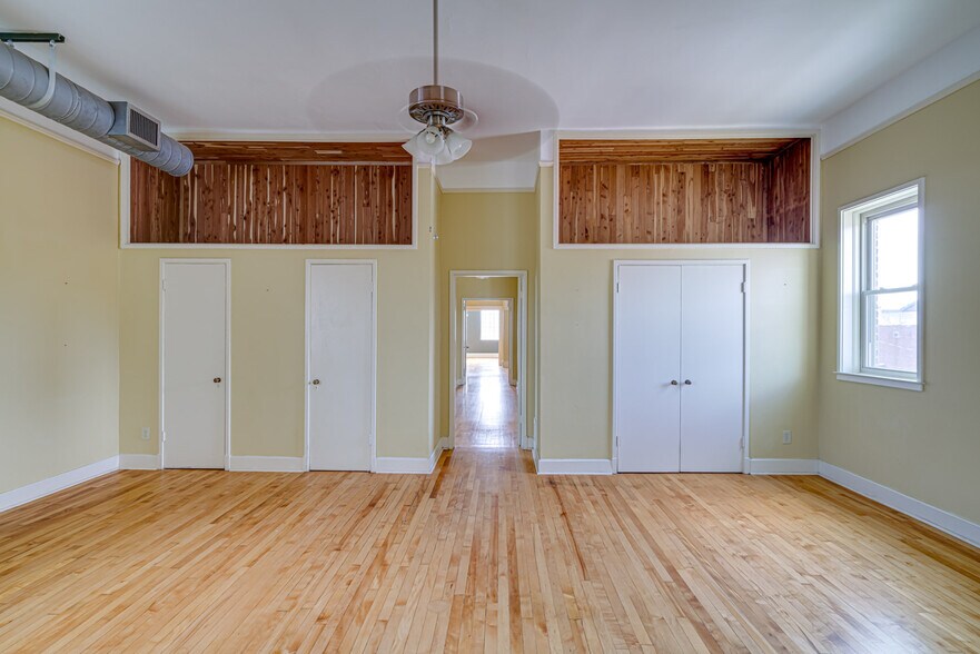 More Photos Of 339 Madison Ave, Memphis Storefront Retail Office For Lease