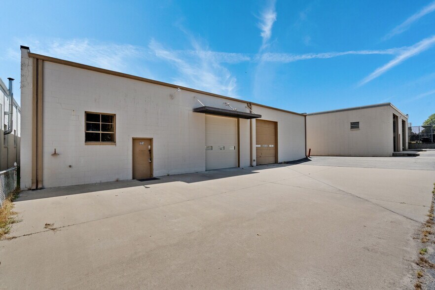 More Photos Of 311 N Waverly Ave, Springfield Warehouse For Lease
