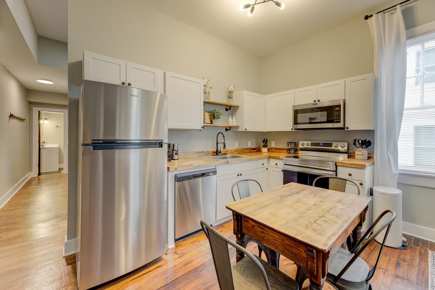 More Photos Of 302 Picadilly St, Columbia Specialty For Sale