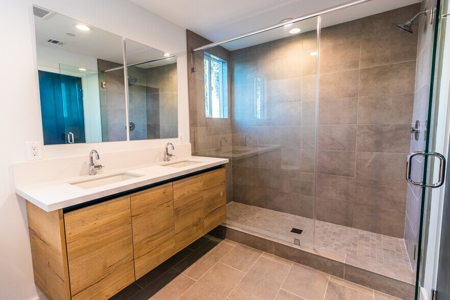 More Photos Of 5014 Pickford St, Los Angeles Apartments For Sale