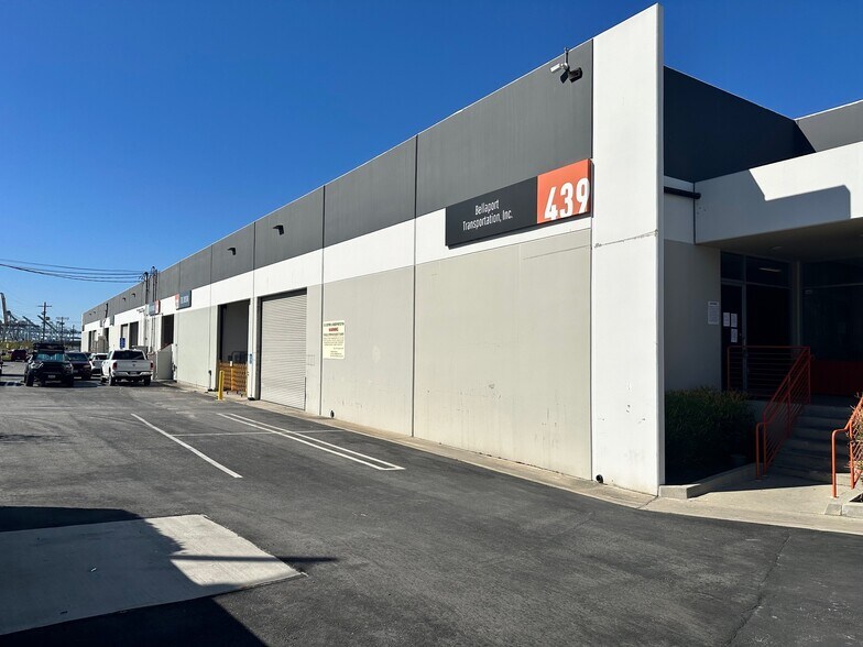 More Photos Of 301-445 N Figueroa St, Wilmington Warehouse For Lease