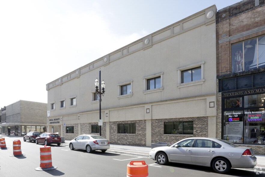 More Photos Of 5618-5624 6th Ave, Kenosha Office For Lease